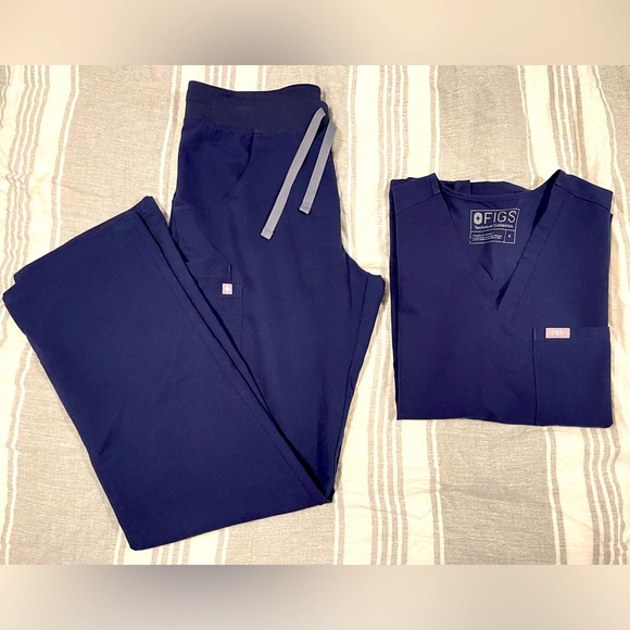 Figs Pants - FIGS Women’s Navy Set - Kade Cargo Pant, Catarina Top - Both Size Small